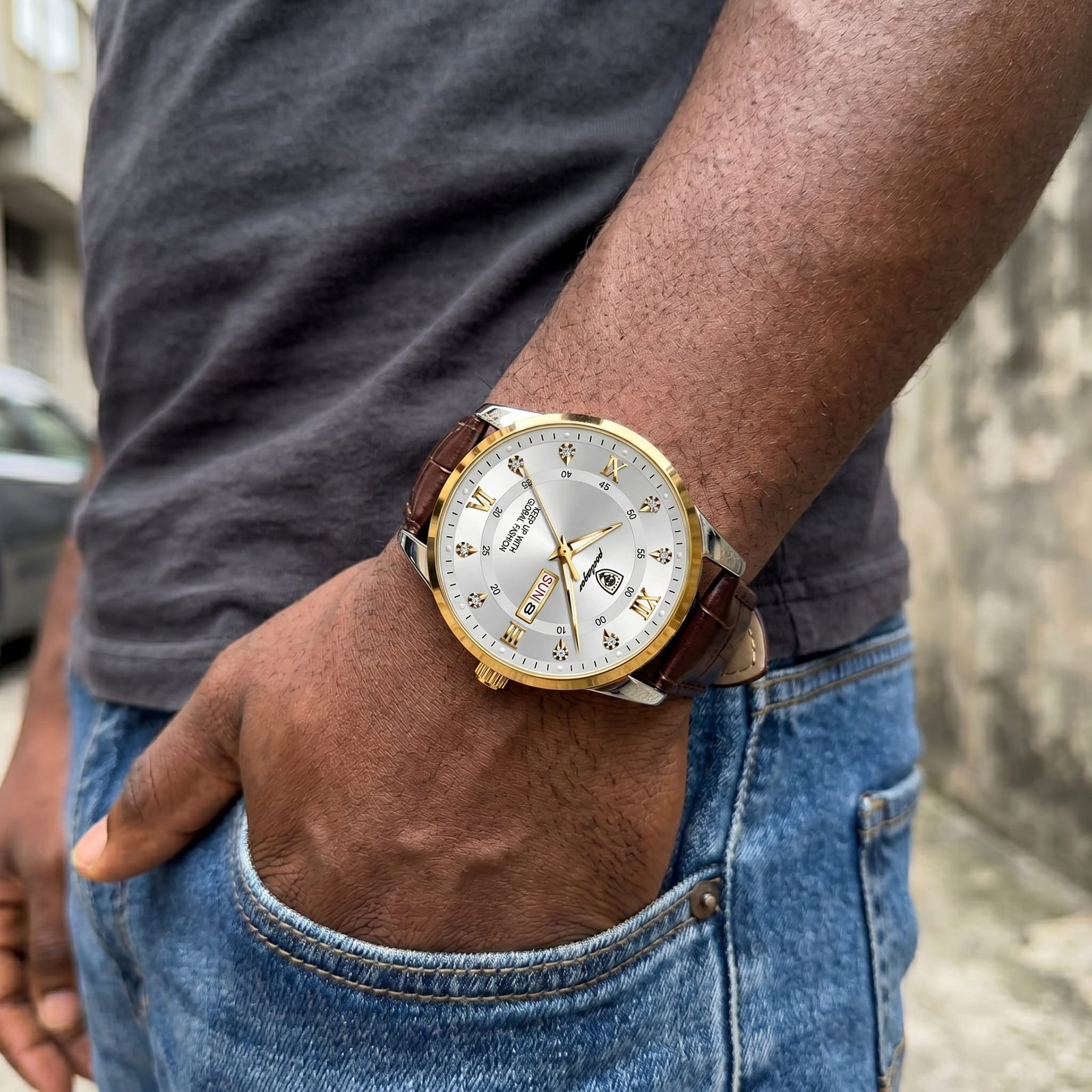 Classico Cuir cadran blanc — porté en ville